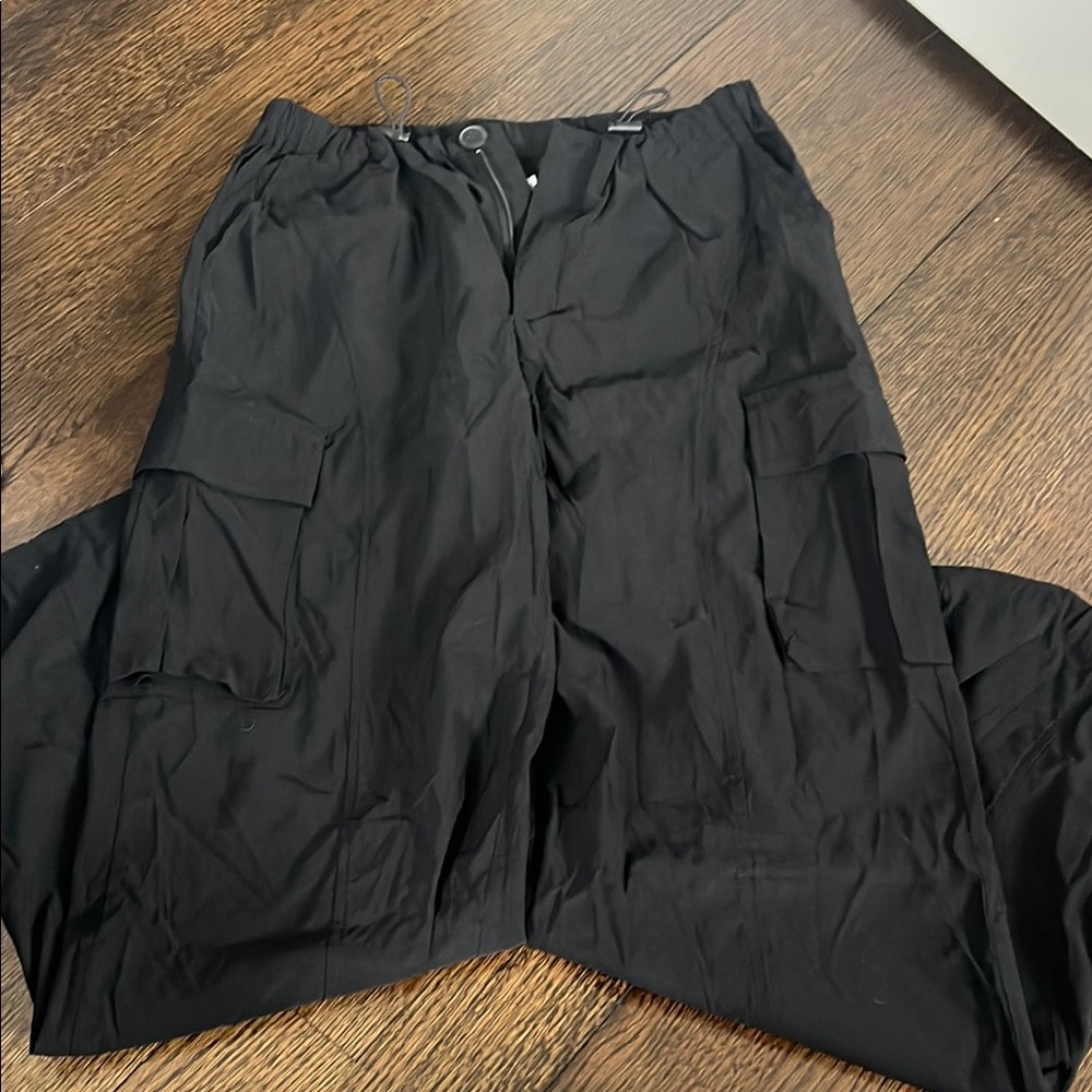 Black Cargo Pants with Relaxed Fit and Full Length